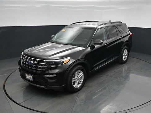 Used 2023 Ford Explorer XLT w/ Equipment Group 202A RWD image 32