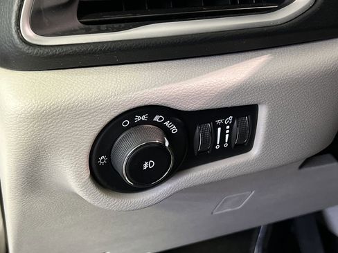 Used 2019 Chrysler Pacifica Touring Plus image 21