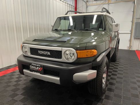 Used 2014 Toyota FJ Cruiser 2WD w/ Convenience Package image 9