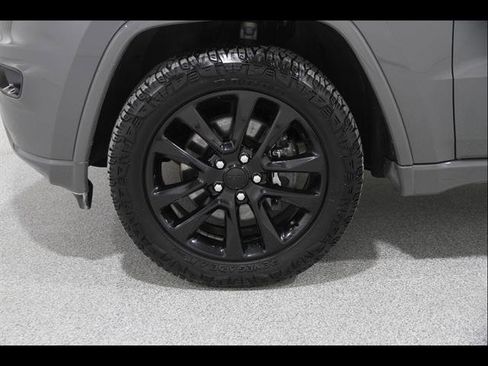 Used 2022 Jeep Grand Cherokee Laredo X image 23