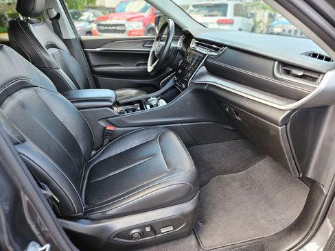 Used 2022 Jeep Grand Cherokee Limited image 11