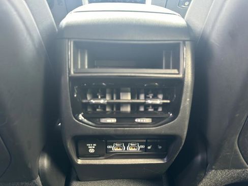 Used 2023 Jeep Grand Cherokee Limited AWD/4WD image 11