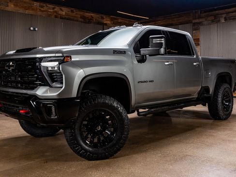 Used 2025 Chevrolet Silverado 2500 LTZ w/ LTZ Plus Package image 5