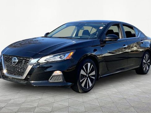 Used 2021 Nissan Altima 2.5 SV w/ SV Premium Package image 3