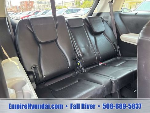 Used 2024 Kia Carnival EX FWD image 18