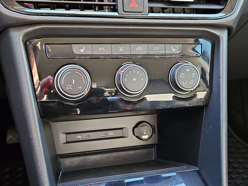 Certified 2023 Volkswagen Taos SE image 13