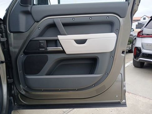 Used 2025 Land Rover Defender 130 X image 15