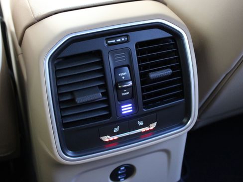 New 2026 Porsche Macan AWD/4WD image 28