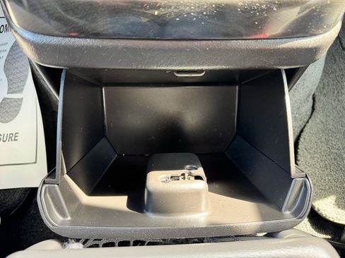 Used 2018 Chevrolet Express 2500 w/ Enhanced Convenience Package RWD image 33