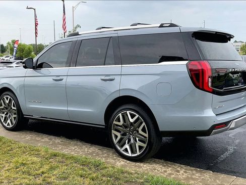 Used 2025 Ford Expedition Platinum w/ Platinum Ultimate Package AWD/4WD image 2