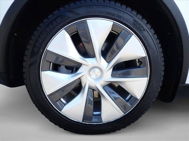 Used 2022 Tesla Model Y Long Range AWD/4WD image 7