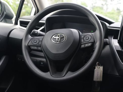 Used 2025 Toyota Corolla LE FWD image 5