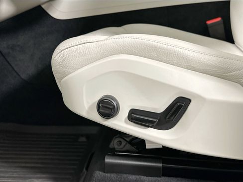 Used 2024 Volvo XC60 T8 Plus w/ Protection Package Premier image 14