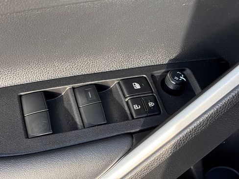 Certified 2025 Toyota Corolla Cross LE FWD image 13