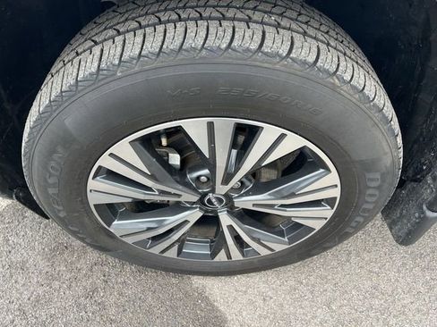 Used 2023 Nissan Rogue SV image 12