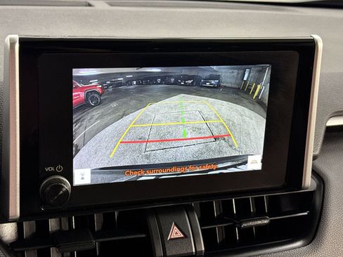 Used 2024 Toyota RAV4 LE AWD/4WD image 31