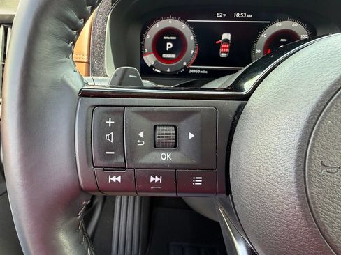 Used 2023 Nissan Pathfinder Platinum w/ Black Appearance Package FWD image 18
