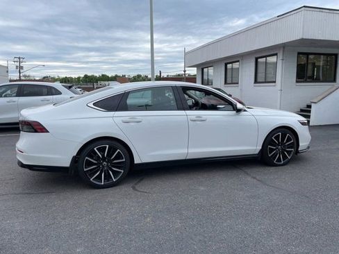 Used 2023 Honda Accord Touring image 3