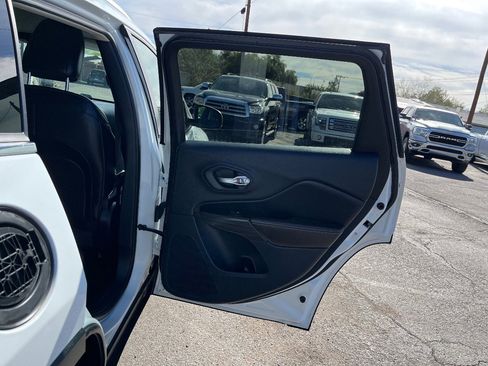 Used 2017 Jeep Cherokee Limited image 33