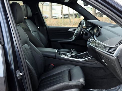 Used 2022 BMW X7 M50i w/ Cold Weather Package image 27