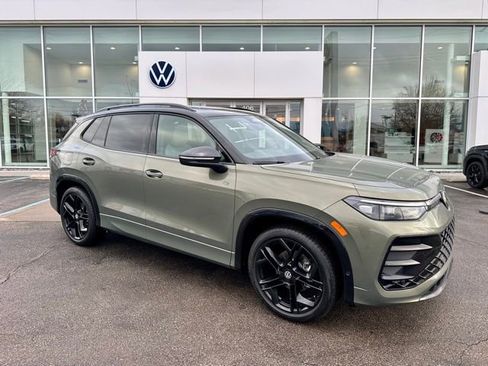 New 2026 Volkswagen Tiguan SE R-Line image 1