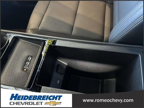 Used 2024 Chevrolet Blazer EV LT AWD/4WD image 25