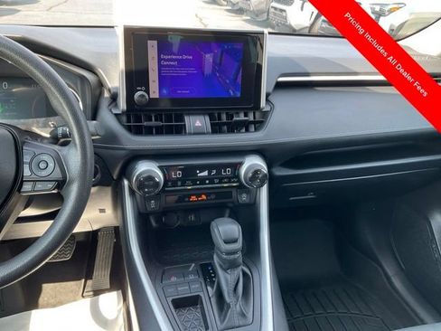 Used 2025 Toyota RAV4 XLE FWD image 12