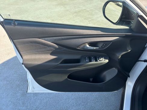 Used 2025 Buick Envista Sport Touring image 18