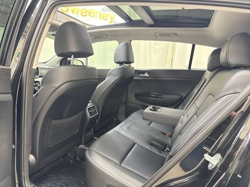 Certified 2022 Kia Sportage EX w/ EX Technology Package image 13