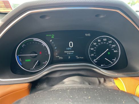 Used 2022 Toyota Avalon Limited image 16