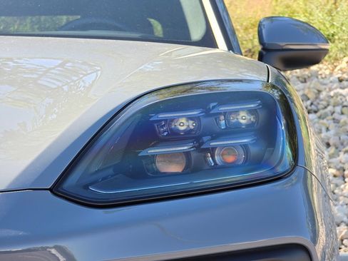 Certified 2026 Porsche Cayenne AWD/4WD image 11
