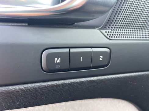 Certified 2023 Volvo XC40 B5 Plus w/ Protection Package Premier image 31