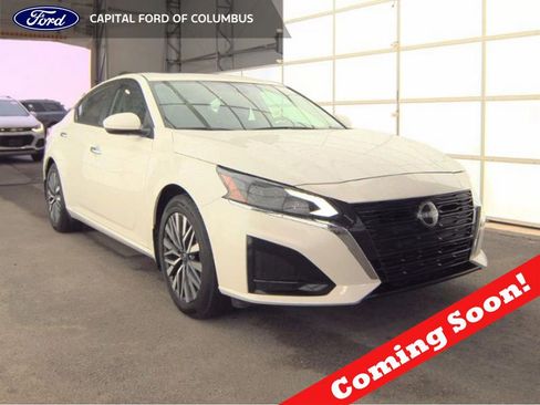 Used 2023 Nissan Altima 2.5 SV w/ SV Premium Package FWD image 1