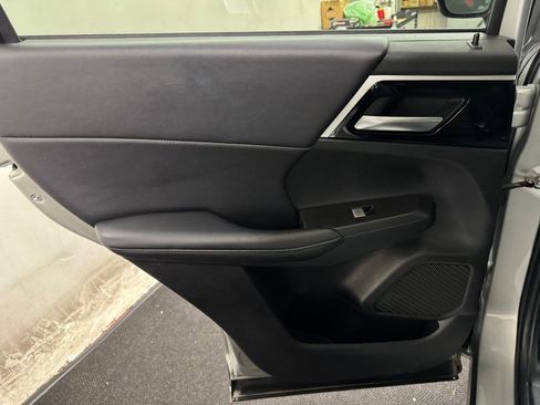 Used 2024 Mitsubishi Outlander SE image 16