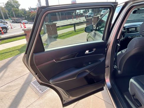 Used 2018 Kia Sorento L image 29