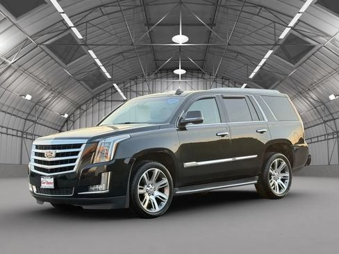 Used 2016 Cadillac Escalade Luxury AWD/4WD image 3