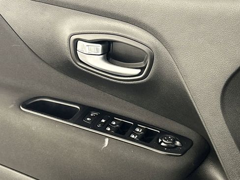 Used 2021 Jeep Renegade Latitude image 17