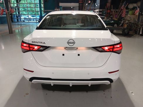 Used 2025 Nissan Sentra SV FWD image 10