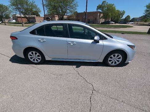 Certified 2025 Toyota Corolla LE FWD image 2