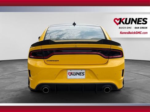 Used 2017 Dodge Charger R/T RWD image 9