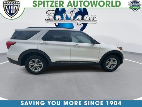 Used 2023 Ford Explorer XLT AWD/4WD image 11