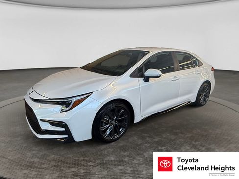 Used 2025 Toyota Corolla SE FWD image 1