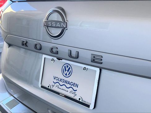 Used 2025 Nissan Rogue SV image 10