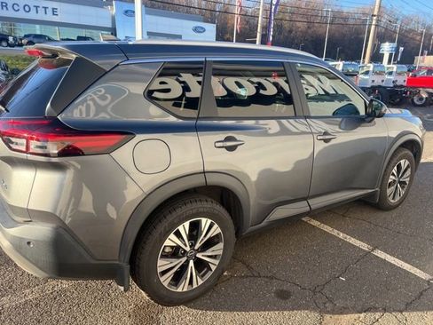 Used 2022 Nissan Rogue SV w/ SV Premium Package image 5