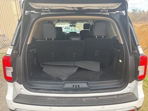 Used 2024 Ford Expedition XLT image 13