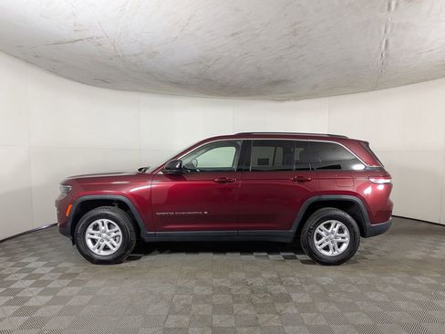 Certified 2024 Jeep Grand Cherokee Laredo image 3