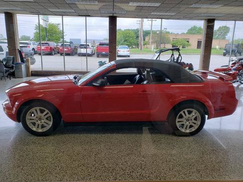 Used 2006 Ford Mustang Premium RWD image 2