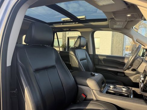 Used 2022 Ford Expedition XLT image 35
