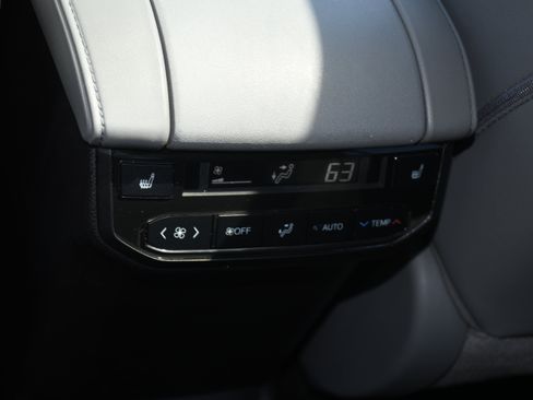 Used 2021 Toyota Highlander Platinum image 18