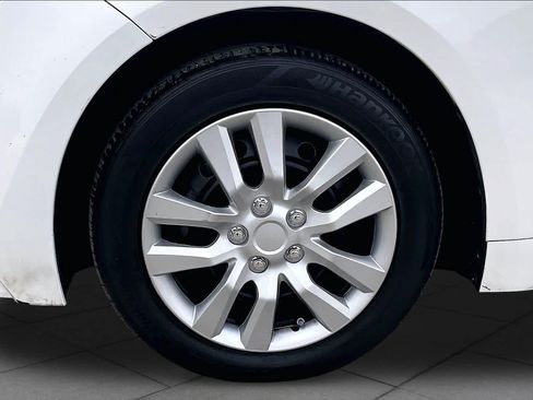 Used 2021 Toyota Corolla LE FWD image 9